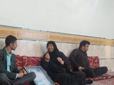 دیدار وحید آهنگ مشاور جوان و جمعی از فرهنگیان جوان آموزش و پرورش ناحیه ۳ اهواز با مادر شهید (سلطان ظریف بگعانی)+تصاویر