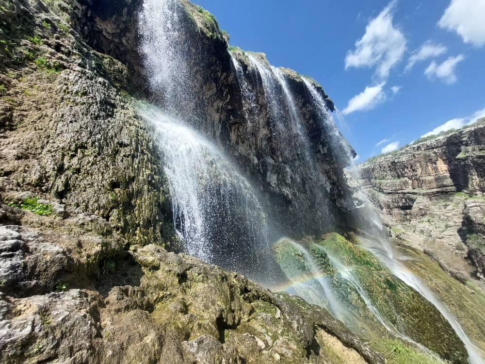 تنگه‌ای زیبا| آبشار کمر دوغ