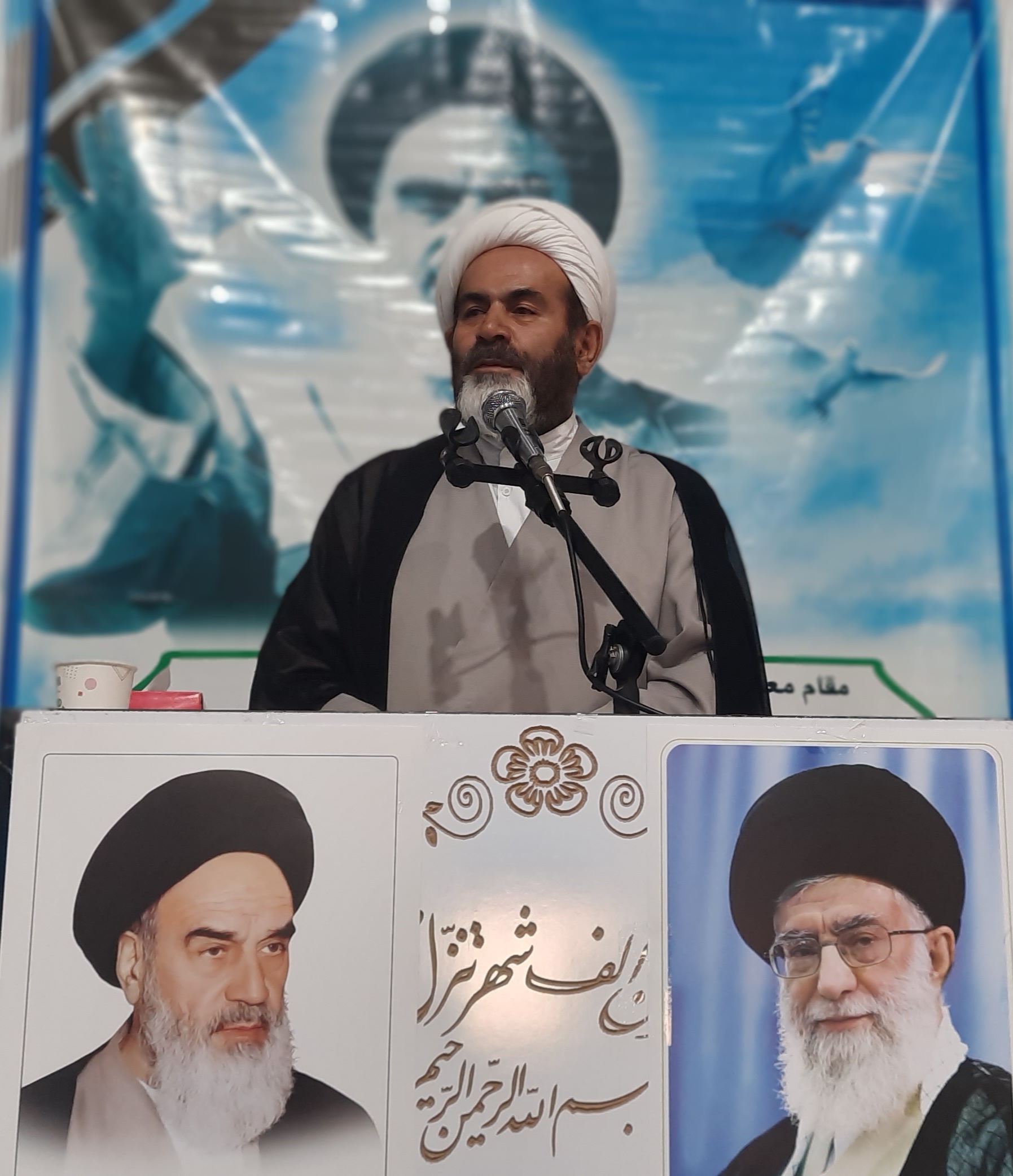 خرمروز در سخنان خود بر شجاعت و ساده‌زیستی امام خمینی تأکید کرد و تحولات ایران پس از انقلاب را بی‌نظیر خواند