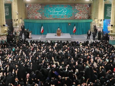 رهبر انقلاب: زن، کارگزار خانه نیست، مدیر است