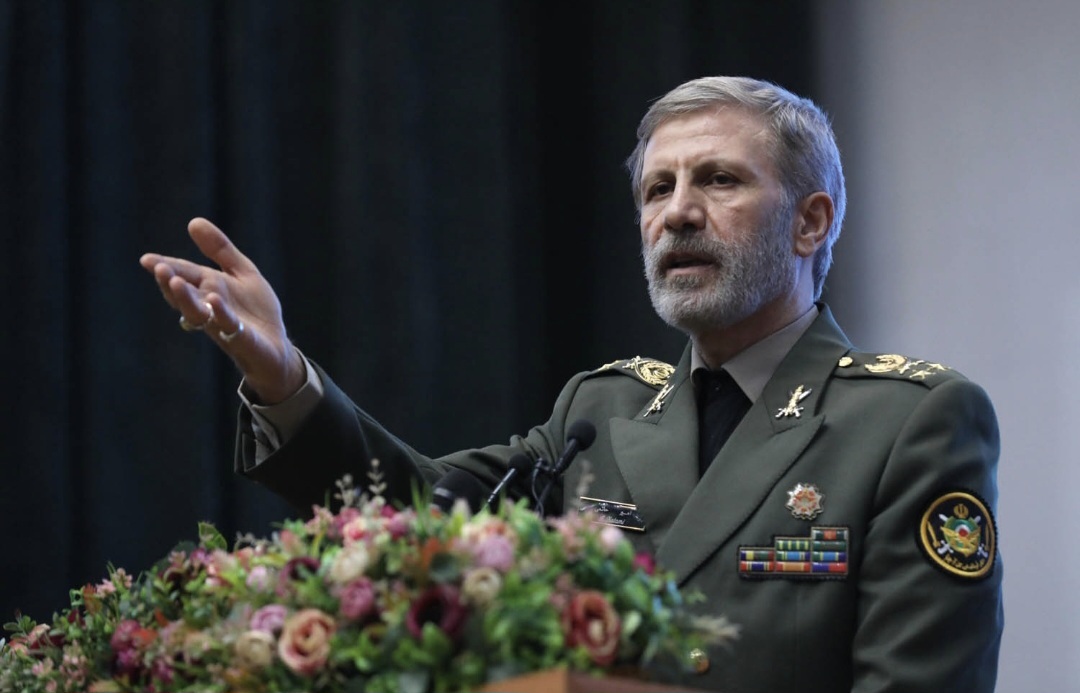 فرمانده کل ارتش: نمیگذاریم دشمن، ایران بزرگ را ببلعد فرمانده کل ارتش: نمیگذاریم دشمن، ایران بزرگ را ببلعد