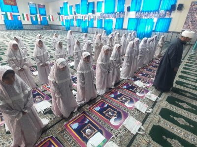 اهدای بسته فرهنگی استان قدس رضوی به دختران نومکلف در بخش دیشموک+فیلم