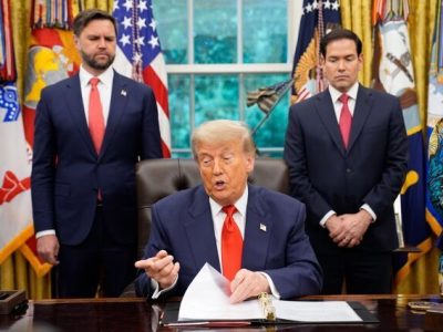 دستیاران ترامپ پیگیر جلوگیری از تشدید جنگ با ایران هستند