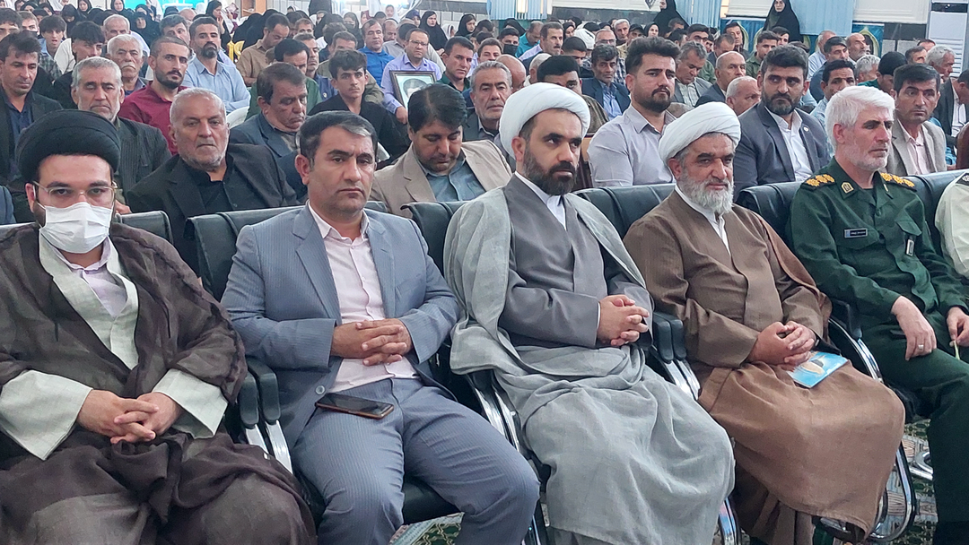 صفا حبیبی بخشدار چاروسا:خانواده شهدا، افتخاری بزرگ برای مسئولان نظام است