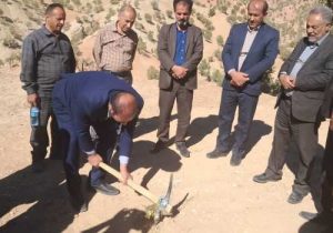 آئین کلنگ‌زنی مدرسه ۳کلاسه روستای ده احمد/ جهانگیر اژدر مدیری با تدبیر در بهمئی سردسیر+تصاویر