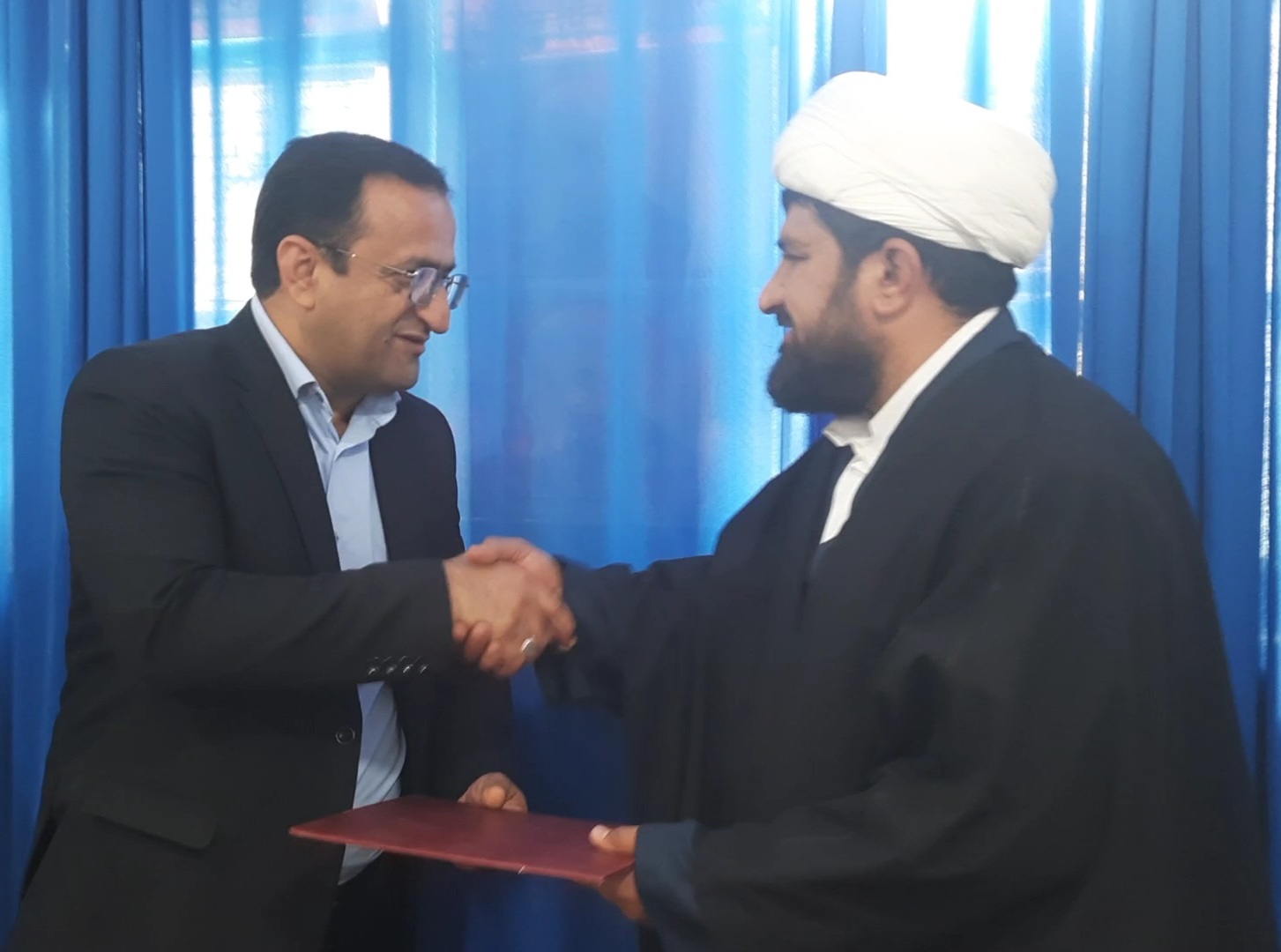 سفر یک‌روزه مدیرکل آموزش و پرورش استان به دیشموک: از دیدار با امام جمعه تا تقدیر از دانش‌آموز معلول موفق+فیلم